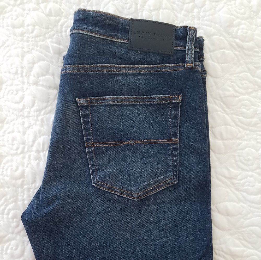 Lucky Brand 223 Straight Jean's
